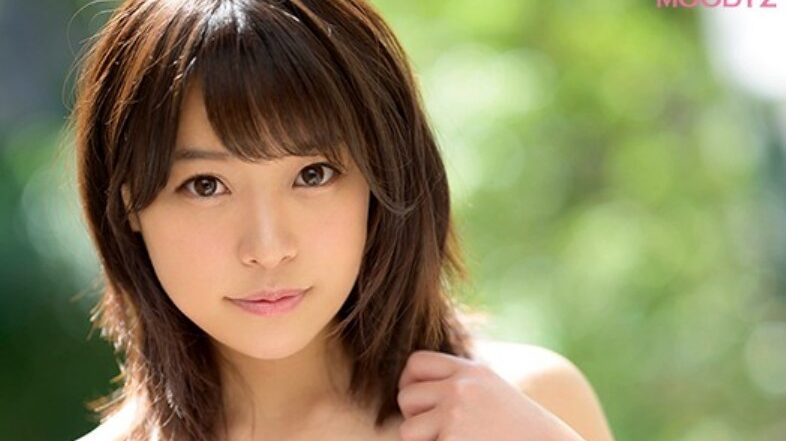 新人AV女優の八木奈々、自分のAVを見て泣く